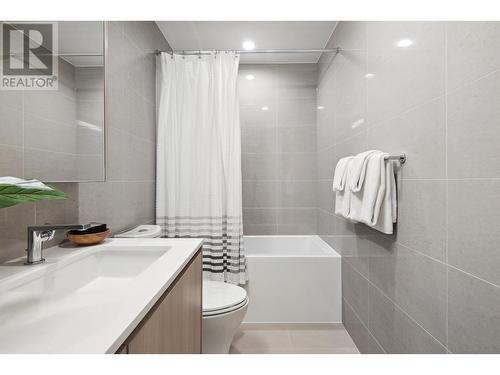 1806 618 Carnarvon Street, New Westminster, BC - Indoor Photo Showing Bathroom