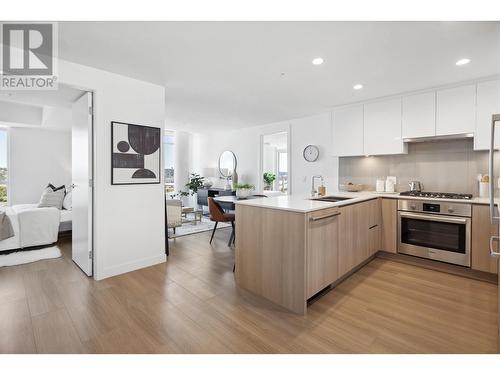 1806 618 Carnarvon Street, New Westminster, BC - Indoor Photo Showing Kitchen With Upgraded Kitchen