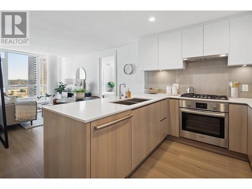 1806 618 Carnarvon Street, New Westminster, BC - Indoor Photo Showing Kitchen With Double Sink With Upgraded Kitchen