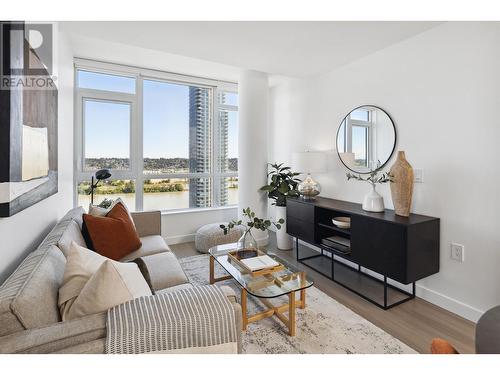 1806 618 Carnarvon Street, New Westminster, BC - Indoor Photo Showing Living Room