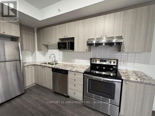 B720 - 99 South Town Centre, Markham, ON - Indoor Photo Showing Kitchen With Double Sink With Upgraded Kitchen