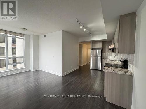 B720 - 99 South Town Centre, Markham, ON - Indoor Photo Showing Kitchen