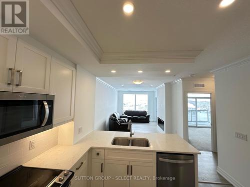 504 - 480 Callaway Road, London, ON - Indoor Photo Showing Kitchen With Double Sink