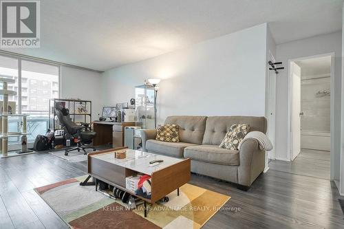 1410 - 101 Prudential Drive, Toronto, ON - Indoor Photo Showing Living Room