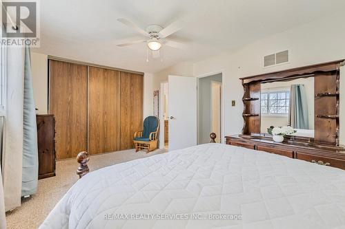 40 Crenshaw Court, Brampton, ON - Indoor Photo Showing Bedroom