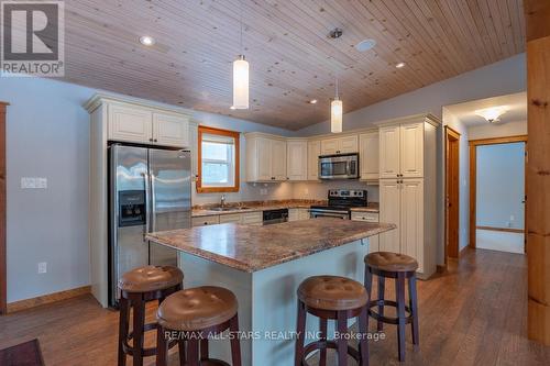 120 Echo Bay Road, Kawartha Lakes (Bobcaygeon), ON - Indoor Photo Showing Kitchen