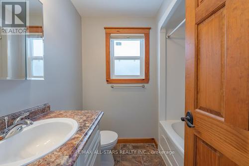 120 Echo Bay Road, Kawartha Lakes (Bobcaygeon), ON - Indoor Photo Showing Bathroom