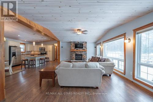 120 Echo Bay Road, Kawartha Lakes (Bobcaygeon), ON - Indoor Photo Showing Living Room With Fireplace