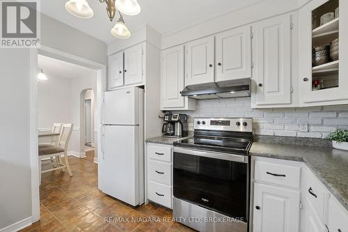 24 Brisbane Glen, St. Catharines (442 - Vine/Linwell), ON - Indoor Photo Showing Kitchen