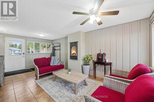 24 Brisbane Glen, St. Catharines (442 - Vine/Linwell), ON - Indoor Photo Showing Living Room