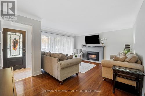 24 Brisbane Glen, St. Catharines (442 - Vine/Linwell), ON - Indoor Photo Showing Living Room With Fireplace