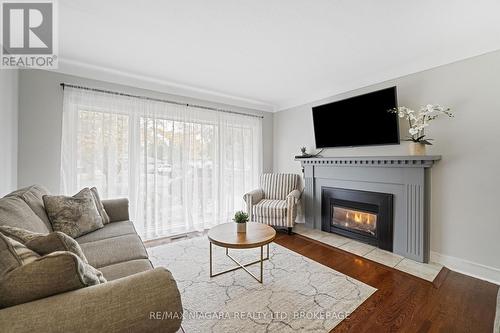 24 Brisbane Glen, St. Catharines (442 - Vine/Linwell), ON - Indoor Photo Showing Living Room With Fireplace