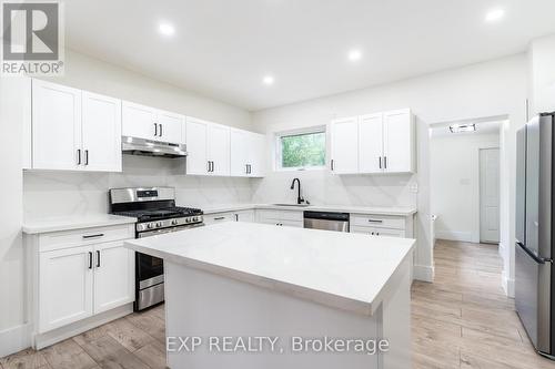 14 Ruth Street, Hamilton (Central), ON - Indoor Photo Showing Kitchen With Upgraded Kitchen