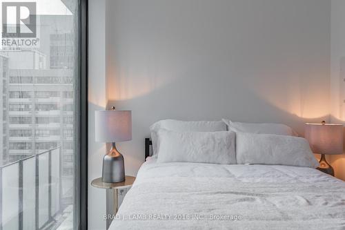 909 - 195 Mccaul Street, Toronto, ON - Indoor Photo Showing Bedroom