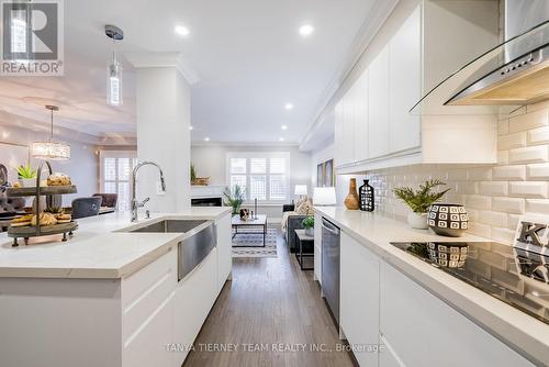 3 Delight Way, Whitby, ON - Indoor Photo Showing Kitchen With Upgraded Kitchen