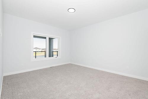 820 Turnberry Cove, Niverville, MB - Indoor Photo Showing Other Room