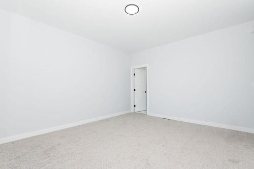 820 Turnberry Cove, Niverville, MB - Indoor Photo Showing Other Room