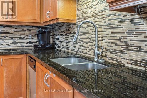 2159 White Dove Circle, Oakville (West Oak Trails), ON - Indoor Photo Showing Kitchen With Double Sink