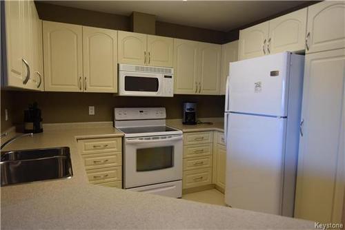 208 457 9Th Street, Brandon, MB - Indoor Photo Showing Kitchen With Double Sink