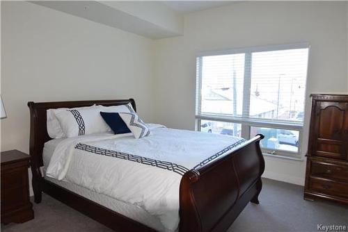 208 457 9Th Street, Brandon, MB - Indoor Photo Showing Bedroom