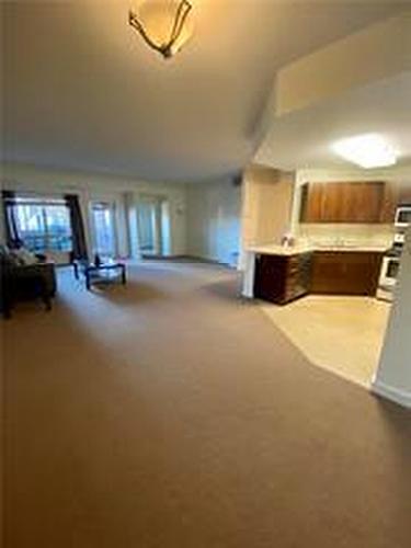 208 457 9Th Street, Brandon, MB - Indoor Photo Showing Other Room