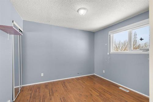 141 Balaban Place, Winnipeg, MB - Indoor Photo Showing Other Room