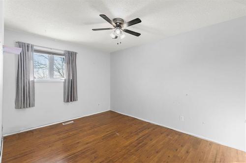 141 Balaban Place, Winnipeg, MB - Indoor Photo Showing Other Room