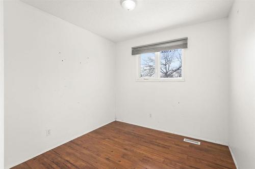 141 Balaban Place, Winnipeg, MB - Indoor Photo Showing Other Room