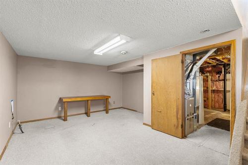 141 Balaban Place, Winnipeg, MB - Indoor Photo Showing Other Room