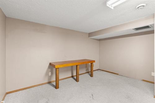 141 Balaban Place, Winnipeg, MB - Indoor Photo Showing Other Room