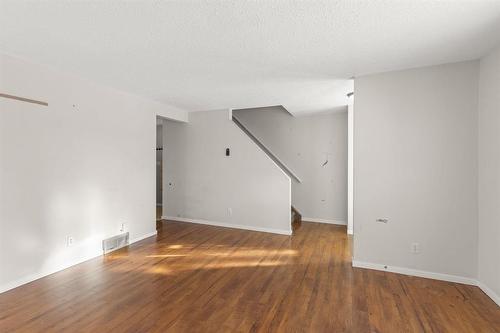 141 Balaban Place, Winnipeg, MB - Indoor Photo Showing Other Room