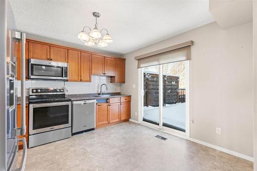 141 Balaban Place, Winnipeg, MB - Indoor Photo Showing Kitchen With Stainless Steel Kitchen