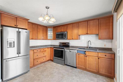 141 Balaban Place, Winnipeg, MB - Indoor Photo Showing Kitchen With Stainless Steel Kitchen