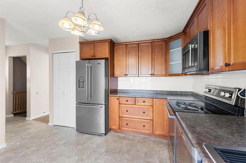 141 Balaban Place, Winnipeg, MB - Indoor Photo Showing Kitchen