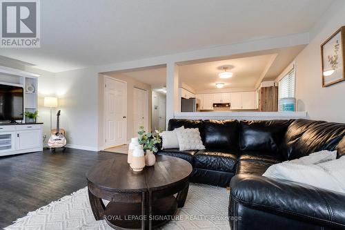 901 Copper Leaf Crescent, Kitchener, ON - Indoor Photo Showing Living Room