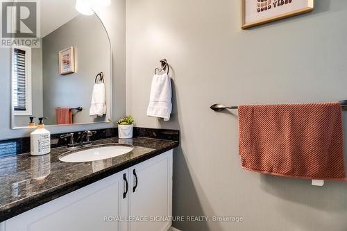 901 Copper Leaf Crescent, Kitchener, ON - Indoor Photo Showing Bathroom