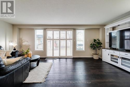 901 Copper Leaf Crescent, Kitchener, ON - Indoor Photo Showing Living Room