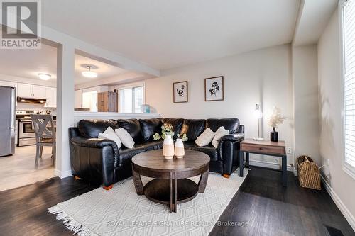 901 Copper Leaf Crescent, Kitchener, ON - Indoor Photo Showing Living Room