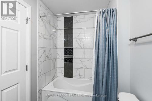 227 Roberta Crescent, Prescott, ON - Indoor Photo Showing Bathroom