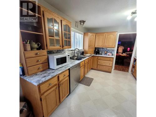 2112 South Lakeside Drive, Williams Lake, BC - Indoor Photo Showing Kitchen With Double Sink