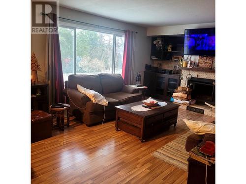 2112 South Lakeside Drive, Williams Lake, BC - Indoor Photo Showing Living Room