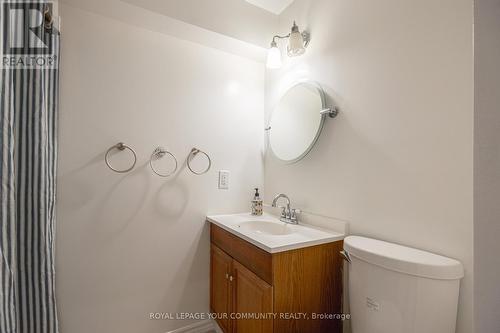 33 Veseli Court, Bradford West Gwillimbury, ON - Indoor Photo Showing Bathroom