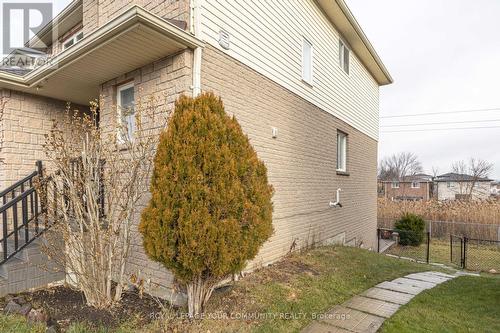 33 Veseli Court, Bradford West Gwillimbury, ON - Outdoor