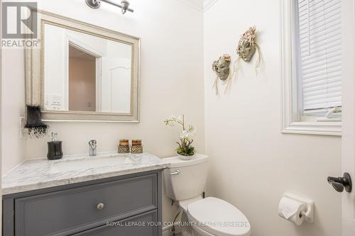 33 Veseli Court, Bradford West Gwillimbury, ON - Indoor Photo Showing Bathroom