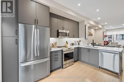 Stainless Steel Appliances - 36 - 26 Lunar Crescent, Mississauga (Streetsville), ON - Indoor Photo Showing Kitchen With Upgraded Kitchen