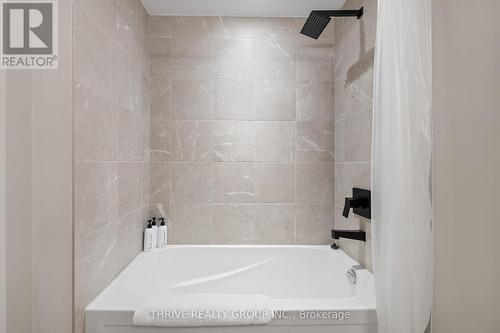 36 - 26 Lunar Crescent, Mississauga (Streetsville), ON - Indoor Photo Showing Bathroom