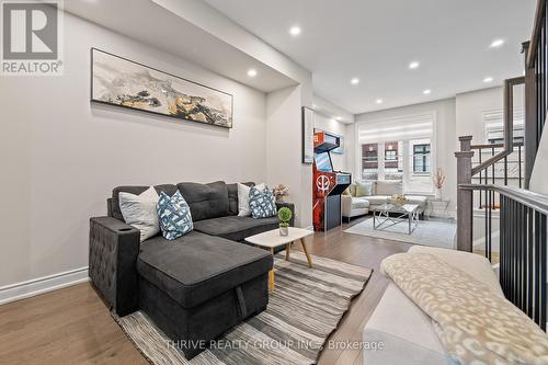 Living Room - 36 - 26 Lunar Crescent, Mississauga (Streetsville), ON - Indoor Photo Showing Living Room