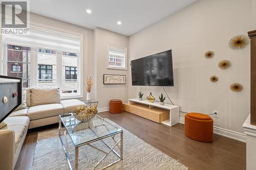 Family Room - 36 - 26 Lunar Crescent, Mississauga (Streetsville), ON - Indoor Photo Showing Living Room