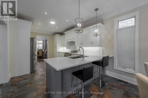 17 - 145 Base Line Road E, London, ON - Indoor Photo Showing Kitchen With Upgraded Kitchen