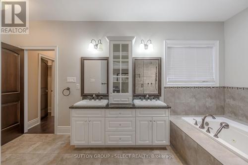 17 - 145 Base Line Road E, London, ON - Indoor Photo Showing Bathroom